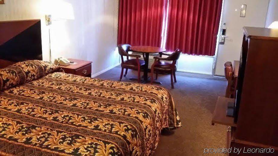 Red Carpet Inn - Louisville Kültér fotó